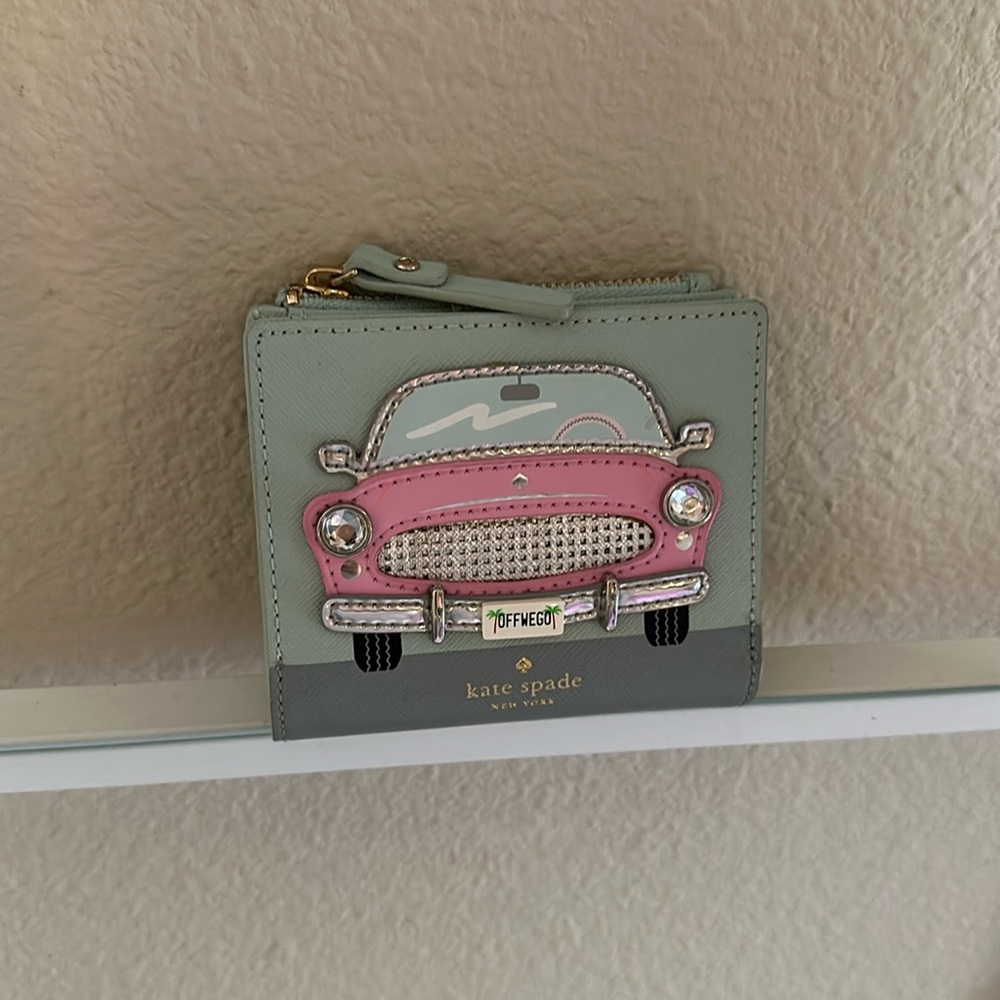 Kate Spade on the go wallet ♠️
